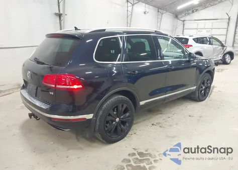 2017 Volkswagen Touareg V6 Wolfsburg Edition z USA, uszkodzony, nr VIN WVGRF7BP2HD005662